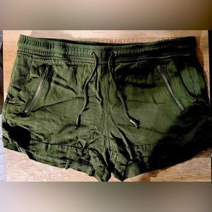 Women’s streetwear society army green shorts like new worn once! Size medium
